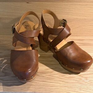 Korks strappy clog sandals